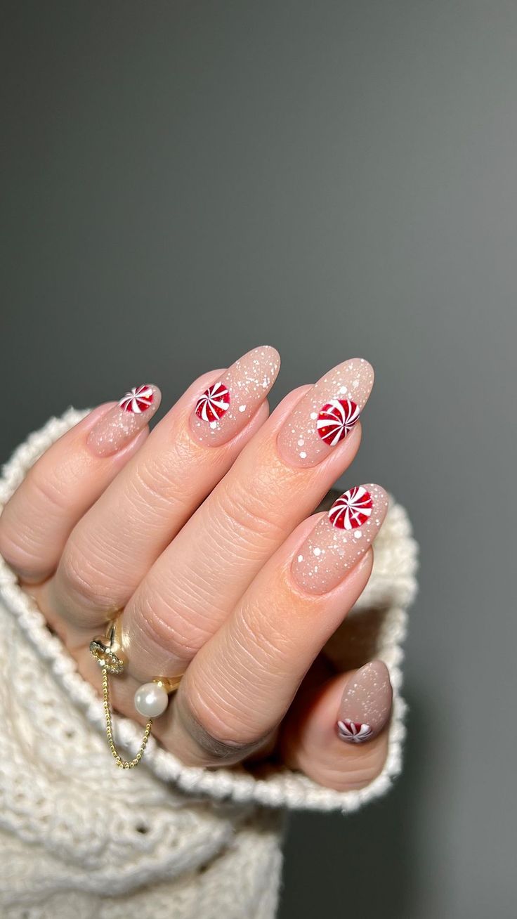 35 Festive Christmas Nails to Get You Into the Holiday Spirit